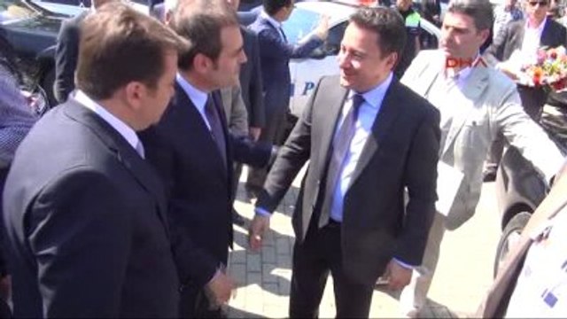 Babacan: Dünya ve Avrupa'da Lider Eksikliği Nedeniyle Güven Yok