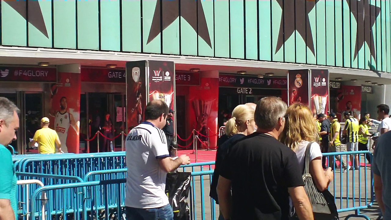 Eξω από το Παλάθιο