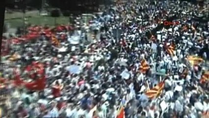 Üsküp?te 100 Bini Aşkın Kişi Başbakanlık Binasına Yürüdü