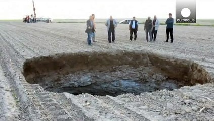 Turkey: locals 'terrified' as giant sinkhole appears