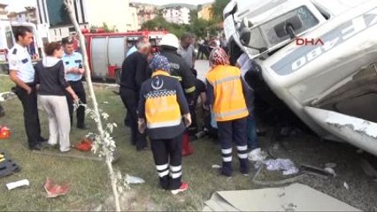 Tokat?ta Çimento Yüklü Tır Devrildi