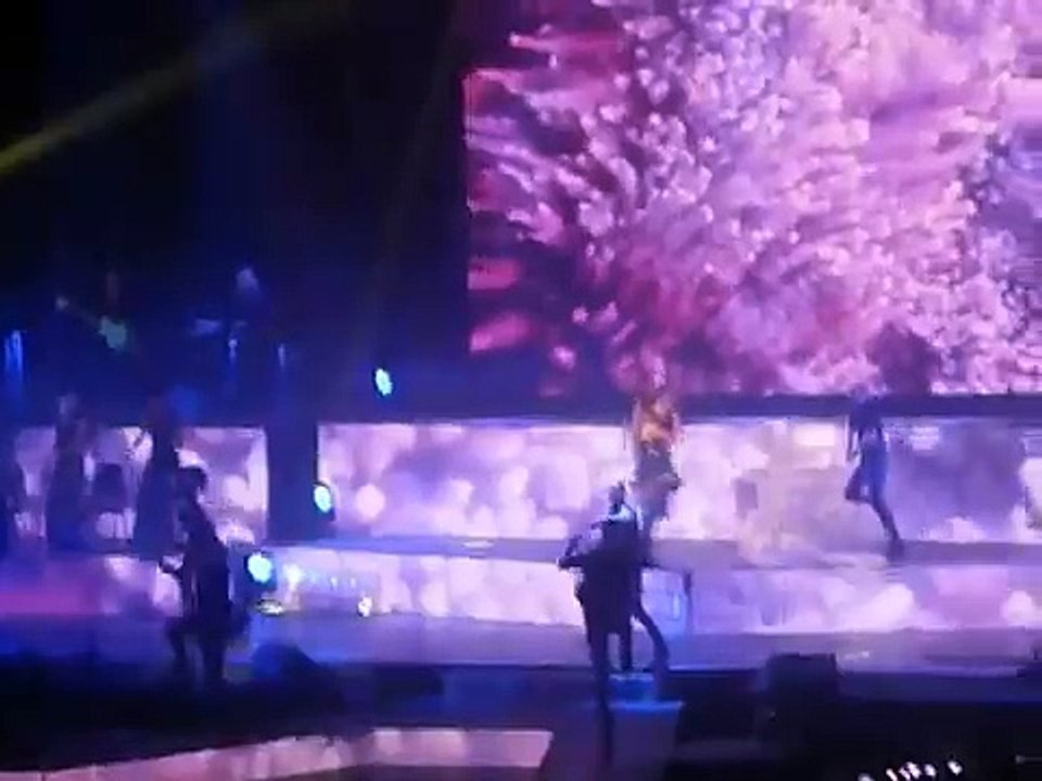 Ariana Grande live Zénith de Paris - Intro + Bang Bang