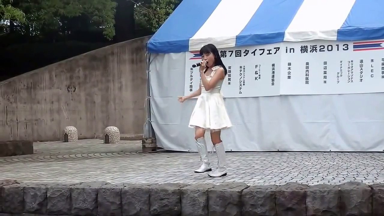 ミニスカートひらり、かわいい女の子（無音）