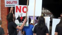 Acto antitaurino en la plaza de toros de Gijón