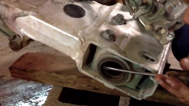 Suzuki ltz 400 how to replace rear bearings. Rear axel bearings PART 1