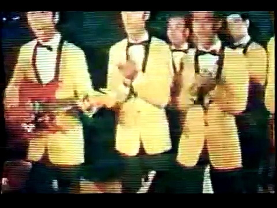 Nek Na Min Rom (Who Isn't Dancing?) - Houy Meas & Dara Chom Chan