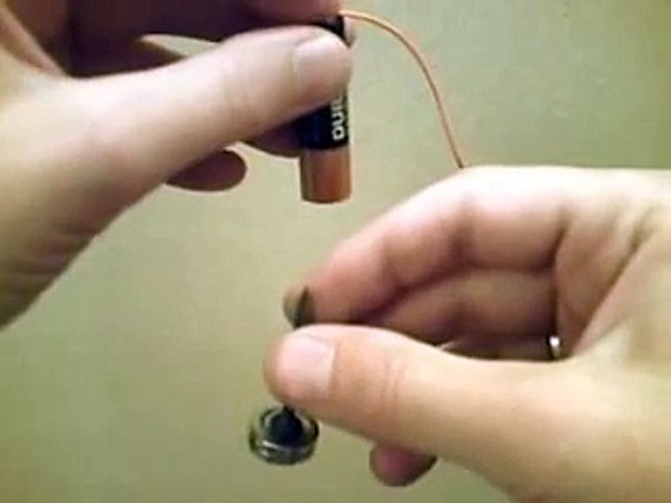 Maxwell's Homopolar Motor - battery wire screw magnet