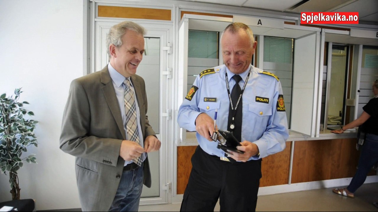 Lommetyv rundstjeler politimann