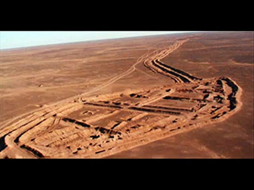 Muro militar marroquí que divide el Sahara Occidental El Muro de la vergüenza