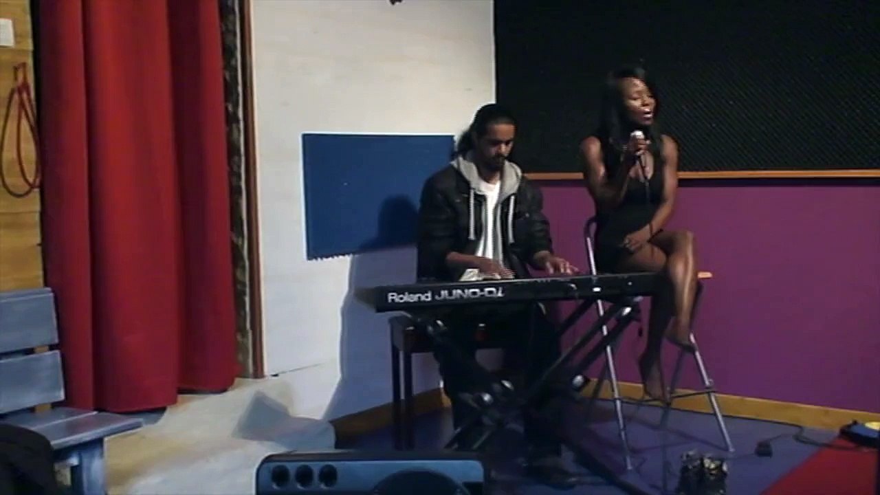 alicia keys  ( cover ) If I Ain't Got You" de Alicia Keys (Google Play • iTunes)