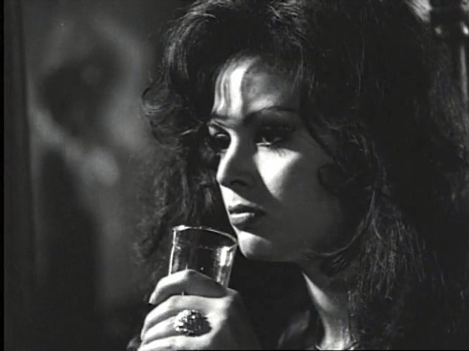 Öyle Sarhoş Olsam Ki - Emel Sayın (Türkan Şoray & Tunç Okan)