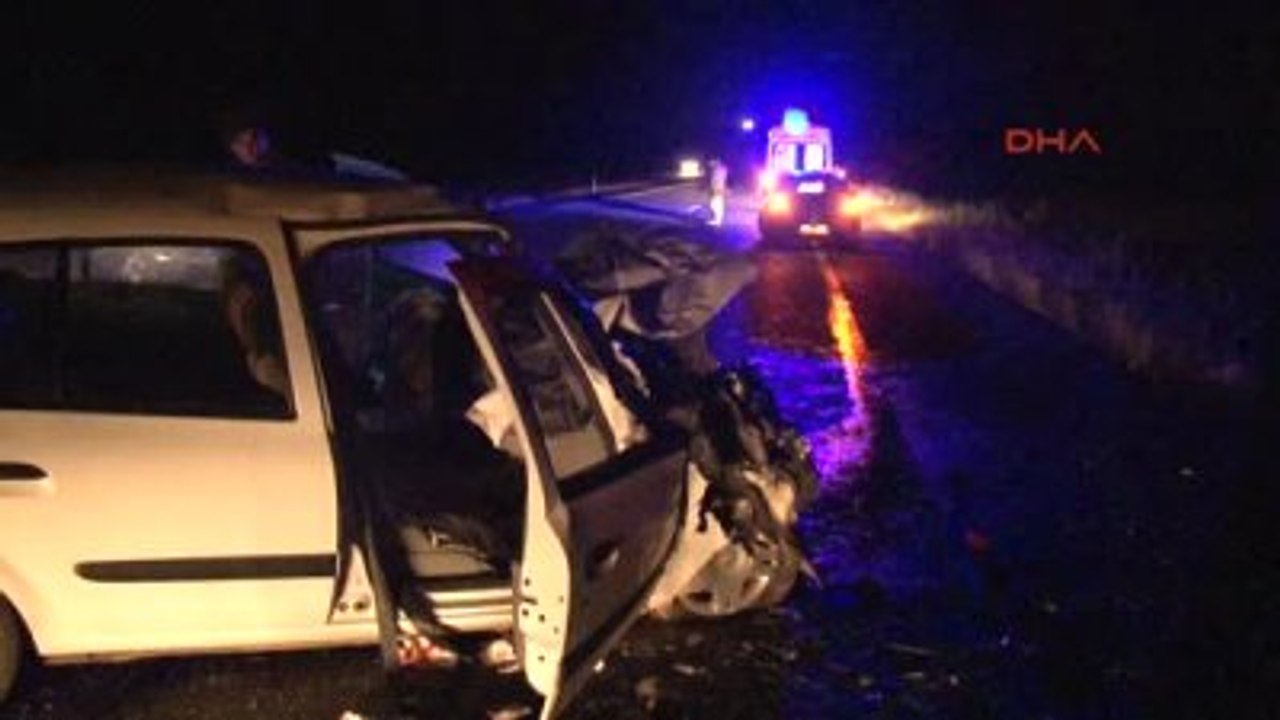 Edirne - Yolun Karşısına Geçip Başka Otomobile Çarptı