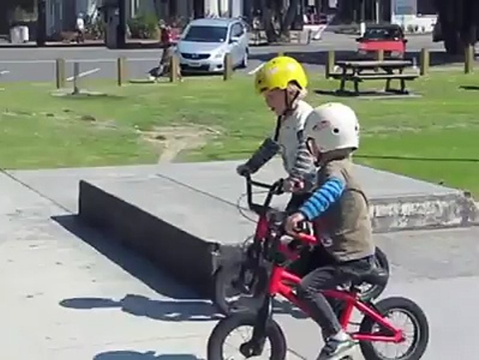 2 child amazing video