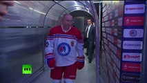 Vladimir Putin joue au hockey contre des joueurs de NHL... et marque 8 points! Biensur!