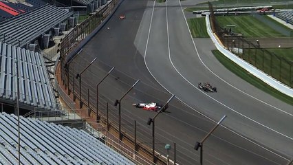Indy 500 Yarışında Castroneves'in Aracı Kaza Sonrası Havada Takla Attı..