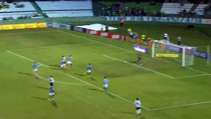 Frickson Erazo marque d'un lob contre son camp