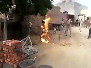 ਫਸਲ ਦੀ ਚੁਕਾਈ ਨਾ ਹੋਣ ਕਾਰਨ ਕਿਸਾਨ ਵਲੋ ਆਪਣੇ ਆਪ ਨੂੰ ਲਾਈ ਅੱਗ...