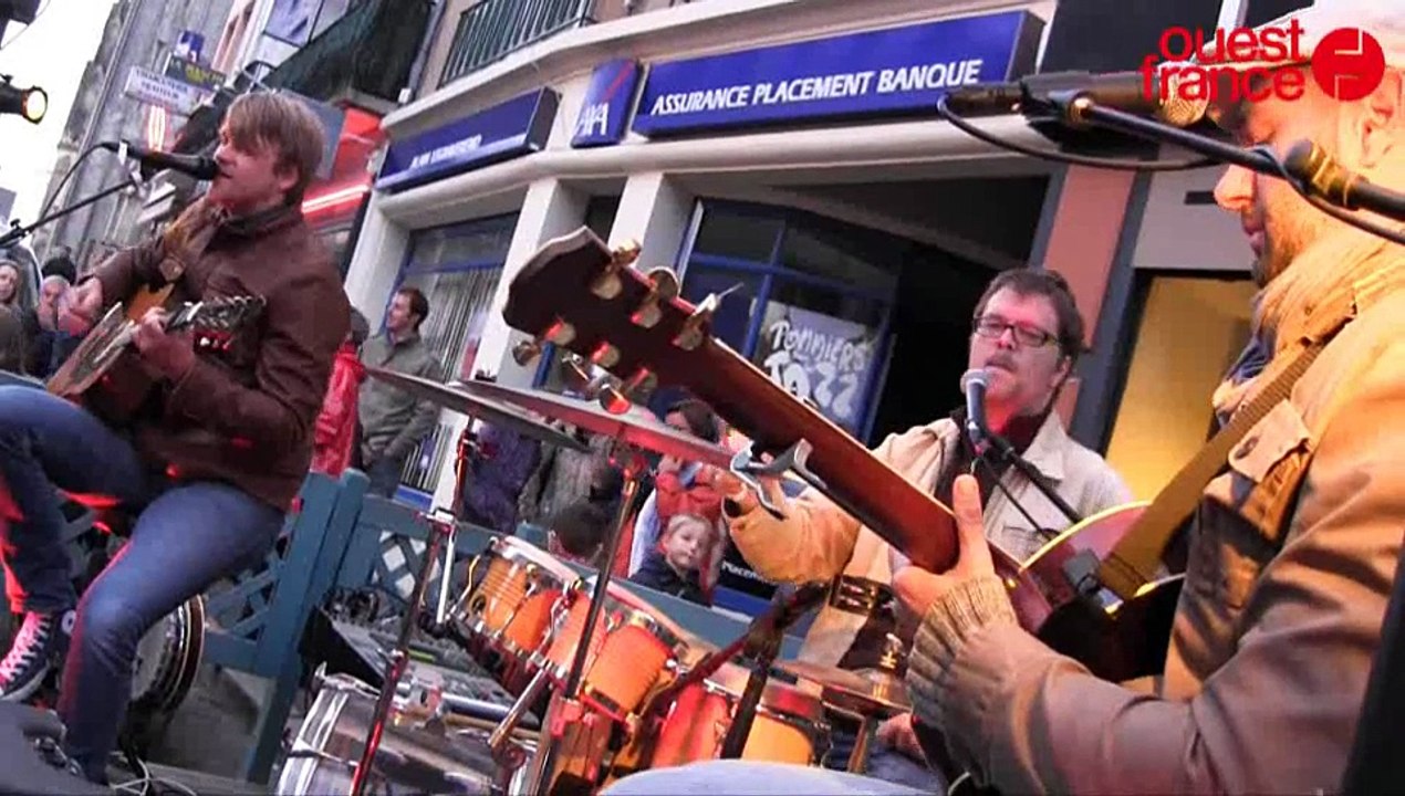 Jazz sous les pommiers. Dennis Hopper dans les rues de Coutances.