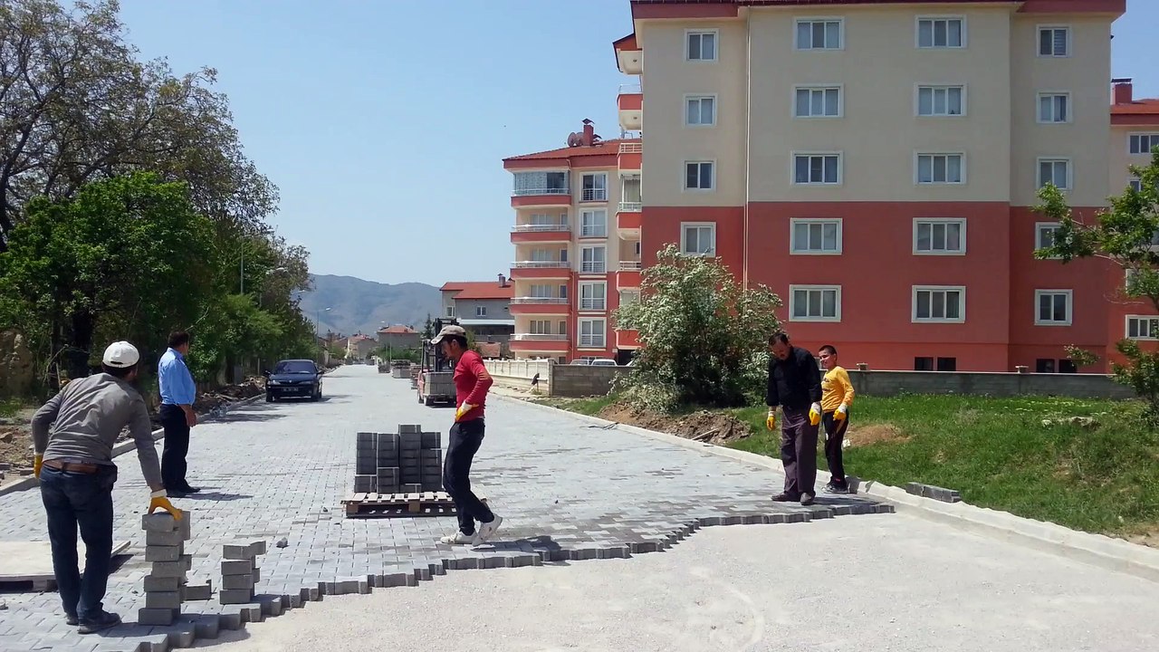 şarkikaraağaç ta vatandaş yol çalışmalarına destek oldu