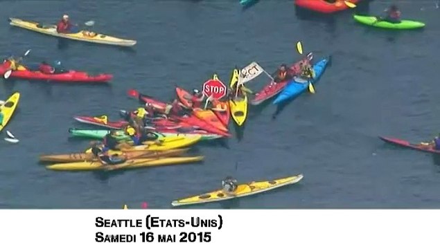 Des centaines de kayaks manifestent contre une plateforme pétrolière aux Etats-Unis