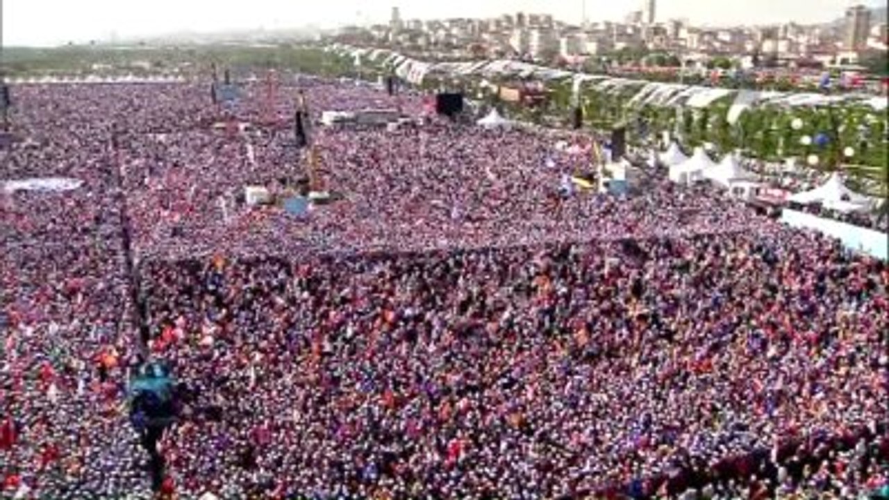 Davutoğlu: "Muhalefet Partilerinin Tek İsteği Bir Olup AK Parti'yi Devirmek"