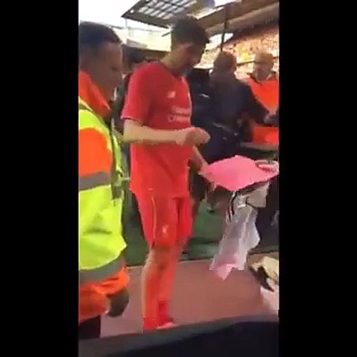 Steven Gerrard refuses to sign LA Galaxy shirt after final Liverpool game at Anfield