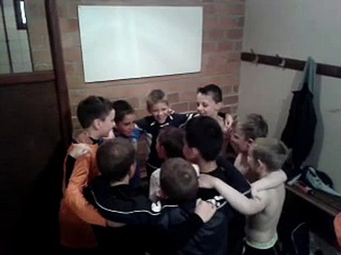 La joie des U11 aprés leur victoire contre Eleu 16/05/15