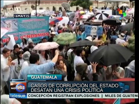 Miles de guatemaltecos exigen la renuncia del presidente Pérez Molina