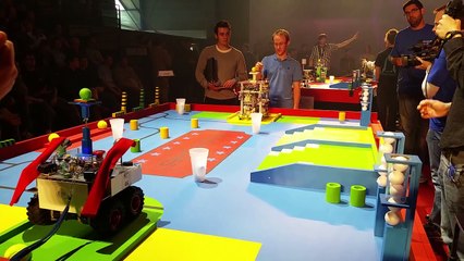 Wall-y (robot en bois) contre l'équipe Wall-hei