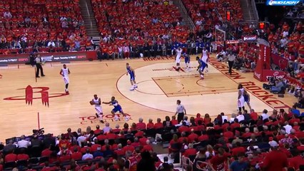 James Harden transperce la défense pour poser un tomar