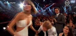 Febre Teen: Taylor Swift recebe prêmio por 1989.