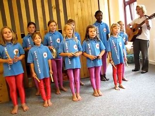 Kinder des DRK-Hort "Abenteuerland" mit einem Lied