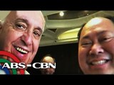 Pinoy na pari naka-'selfie' si Pope Francis