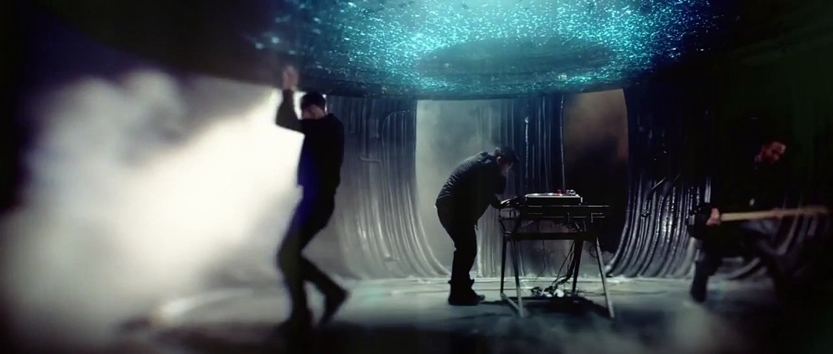 1.Linkin Park - BURN IT DOWN (Official Music Video)_010- 1'33_done