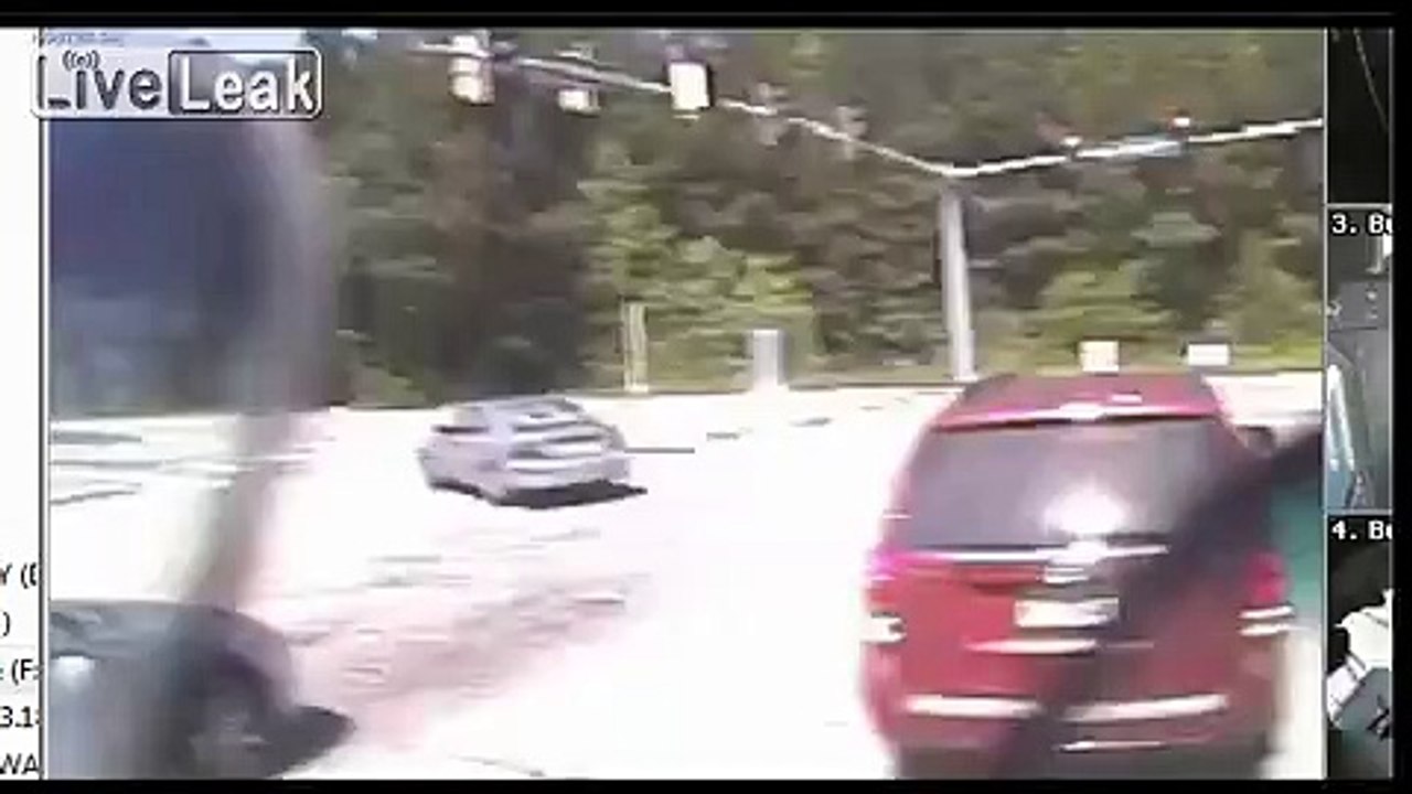 Tren Otobüse Çarptı