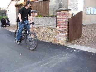 Moi ki me cale sur le banc