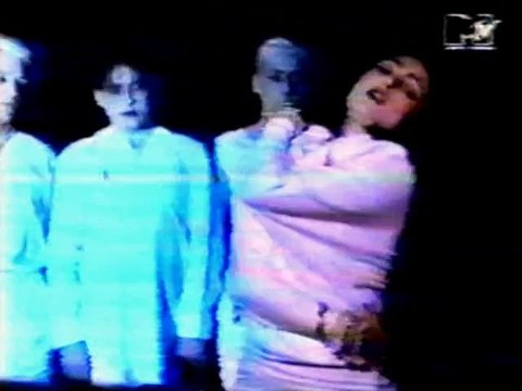 SIOUXSIE & THE BANSHEES – SWIMMING HORSES (Promo video, 1984)