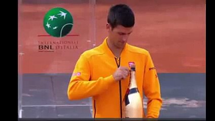 Djokovic à deux doigts de perdre un oeil