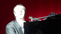 1er juin 2012 - Julien Clerc interprète Jaloux de tout au Palais des Sports