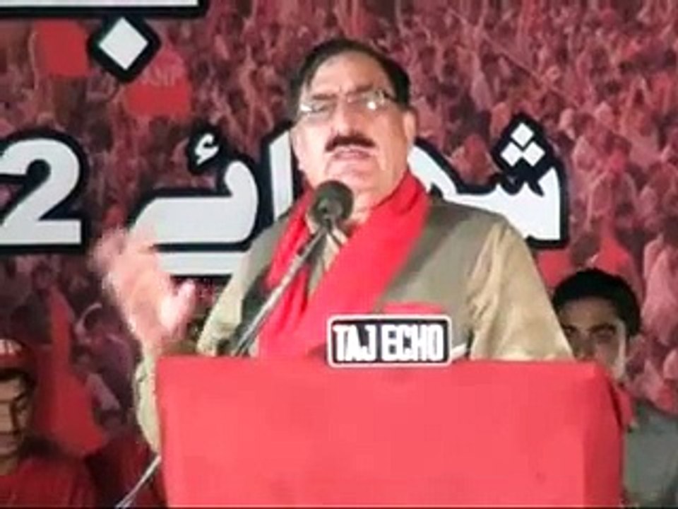 اے این پی سندھ کے صدر سینیٹر شاہی سید سٹی ریلوے کالونی میں12مئی 20015 کو منعقد ہونے والے جلسۂ عام سے خطاب کررہے ہیں(اُرد