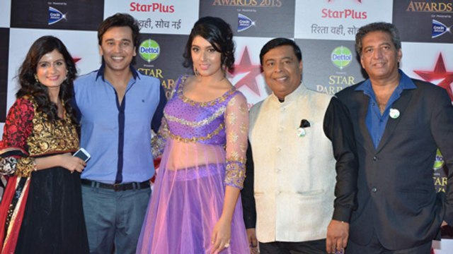 Star Parivaar Awards 2015 : The Team Of Ye Hai Mohabbatein At The Red Carpet