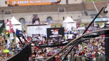 BMX - Pat Laughlin réussit à changer de vélo à la réception, le premier bike-to-bike