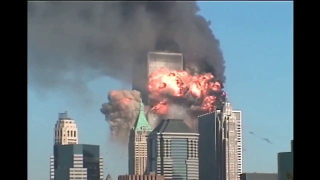 Attentats 11 septembre 2001 WTC 9/11 - Second impact (Park F. = NIST Release10/WTCI-329-I-#23)
