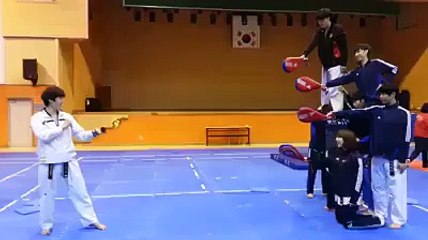 Amezing Single jump 4 kicks World record