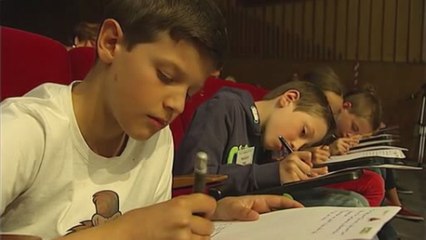 Deux écoliers réussissent le sans-faute à la finale de la Dictée du Balfroid