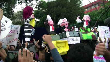 Guatemaltecos pedem renúncia do presidente