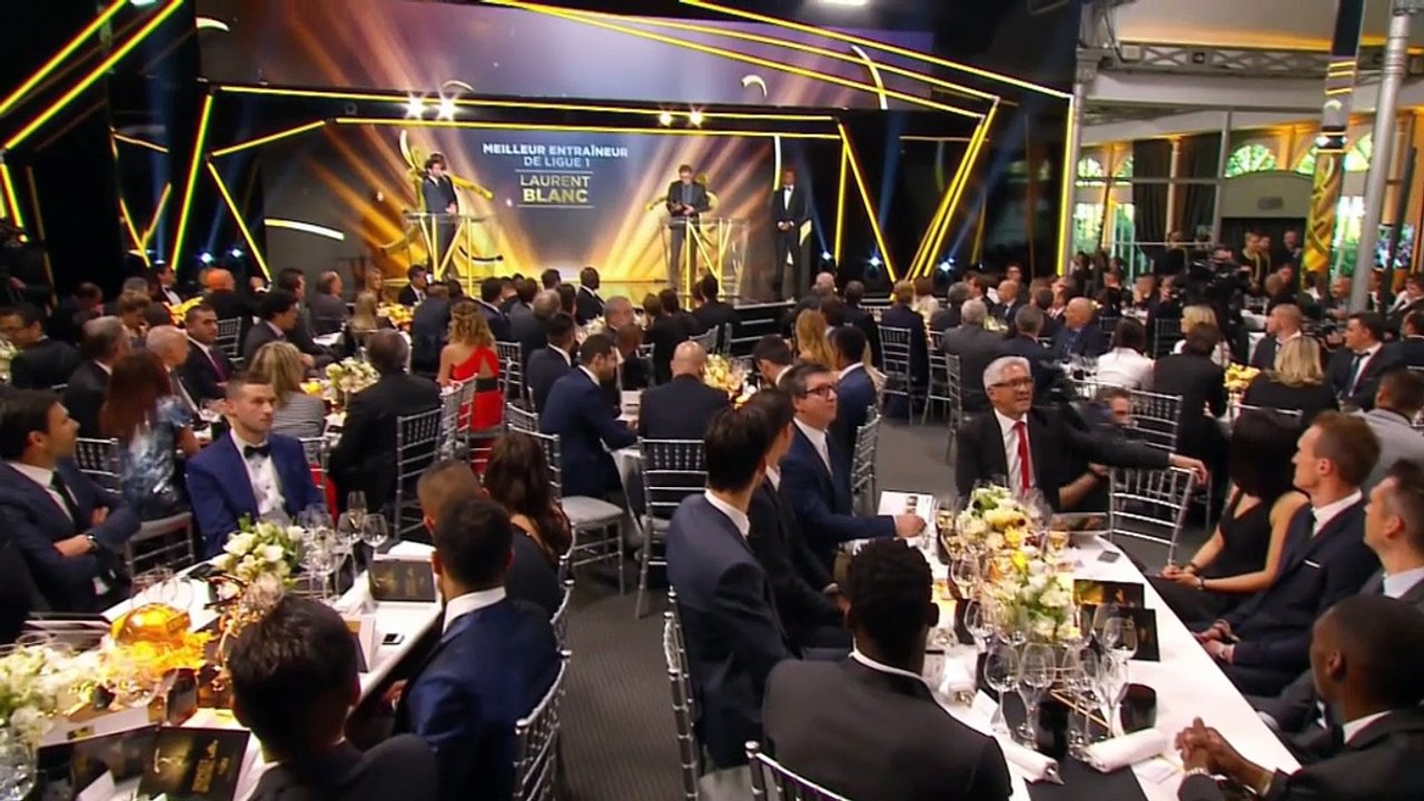 Trainer des Jahres: Blanc teilt mit Spielern