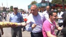 Gürsel Tekin, AK Parti Seçim Standını Ziyaret Etti