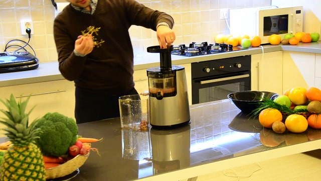 Storcatorul Hurom ideal pentru sucurile de fructe si legume