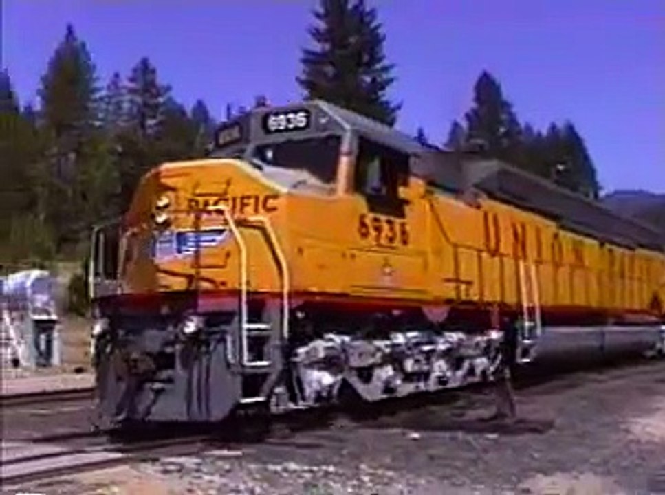 Union Pacific DDA40X Meets BNSF ES44DC at Virgilia Siding